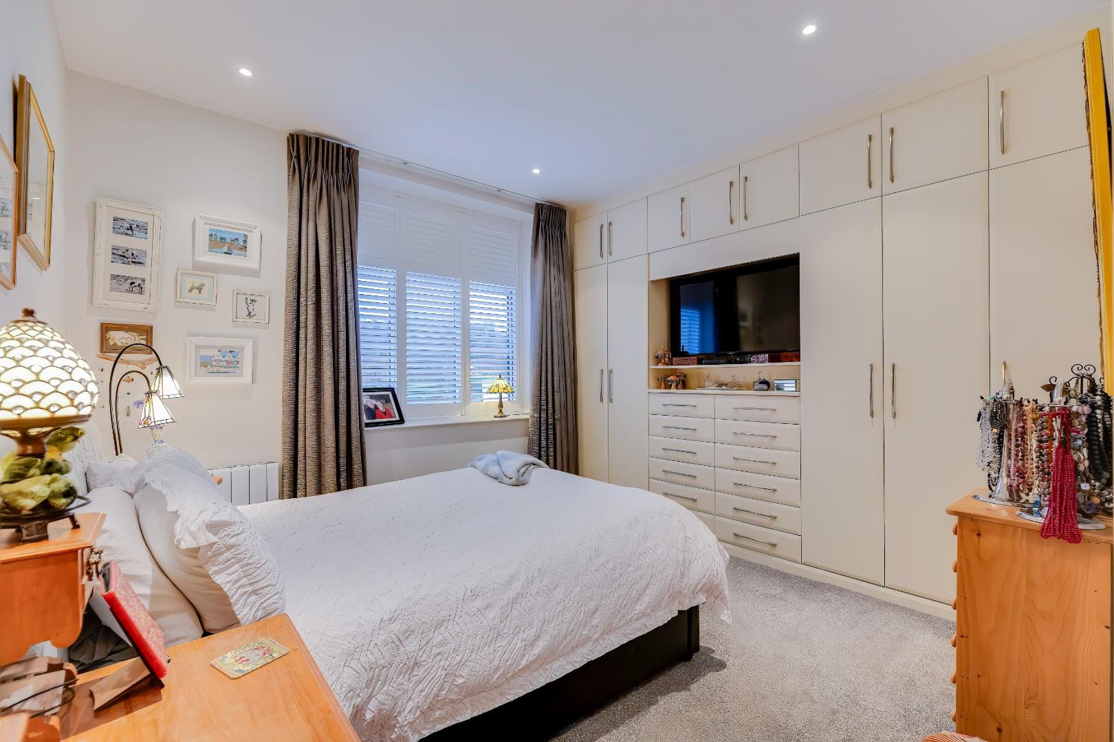 111 Headlands, Hayes Point, Sully, CF64 5QH